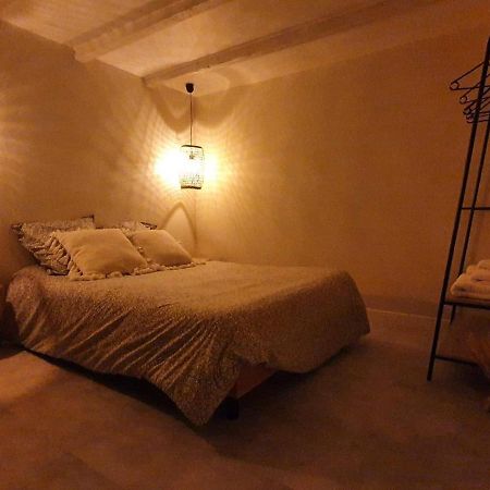 Logement Chaleureux Avec Parking Gratuit Oyre Dış mekan fotoğraf