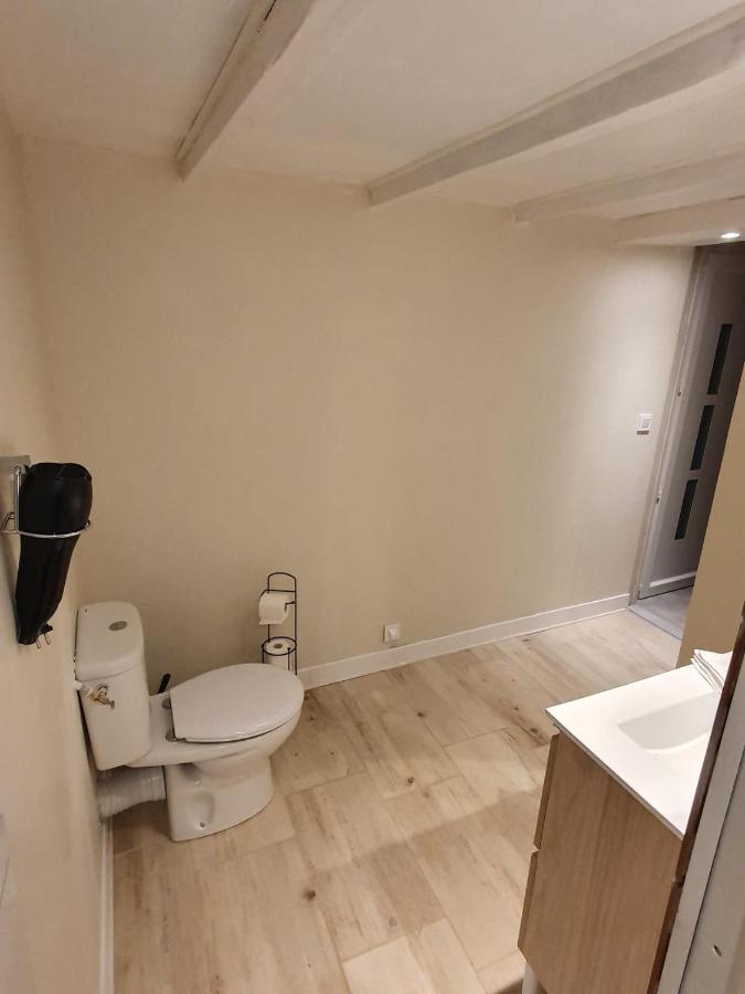 Logement Chaleureux Avec Parking Gratuit Oyre Dış mekan fotoğraf