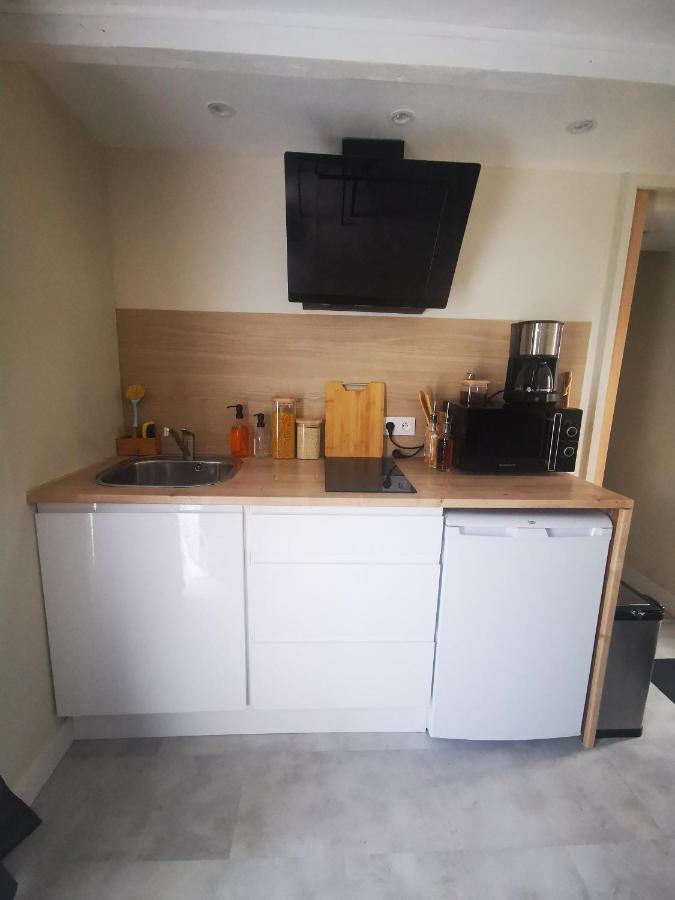 Logement Chaleureux Avec Parking Gratuit Oyre Dış mekan fotoğraf
