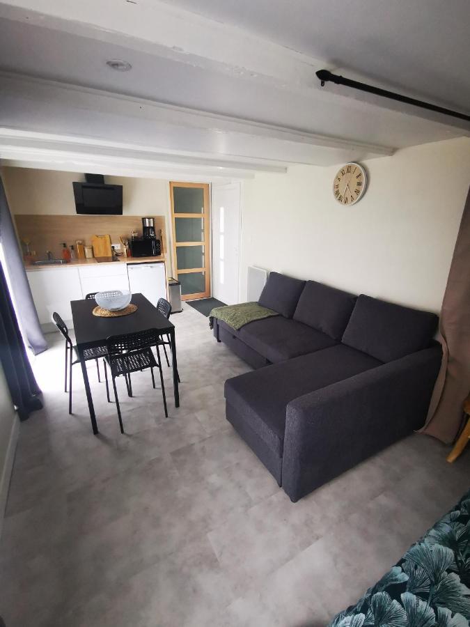 Logement Chaleureux Avec Parking Gratuit Oyre Dış mekan fotoğraf