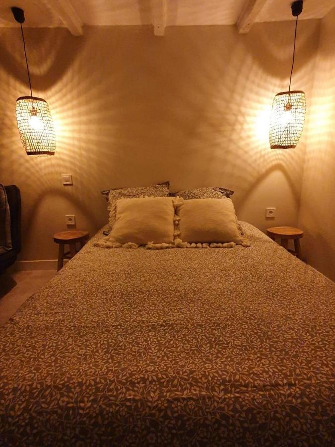 Logement Chaleureux Avec Parking Gratuit Oyre Dış mekan fotoğraf