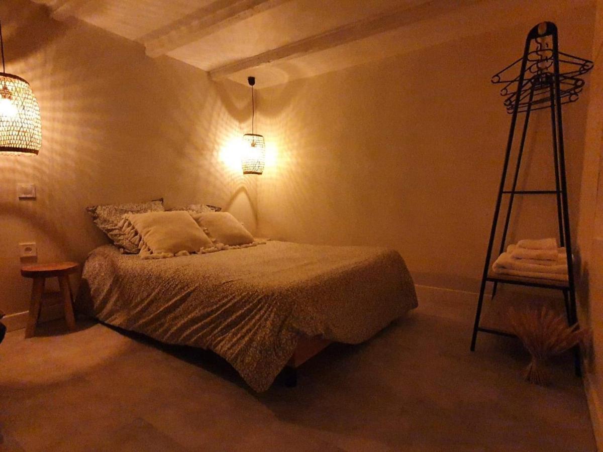 Logement Chaleureux Avec Parking Gratuit Oyre Dış mekan fotoğraf