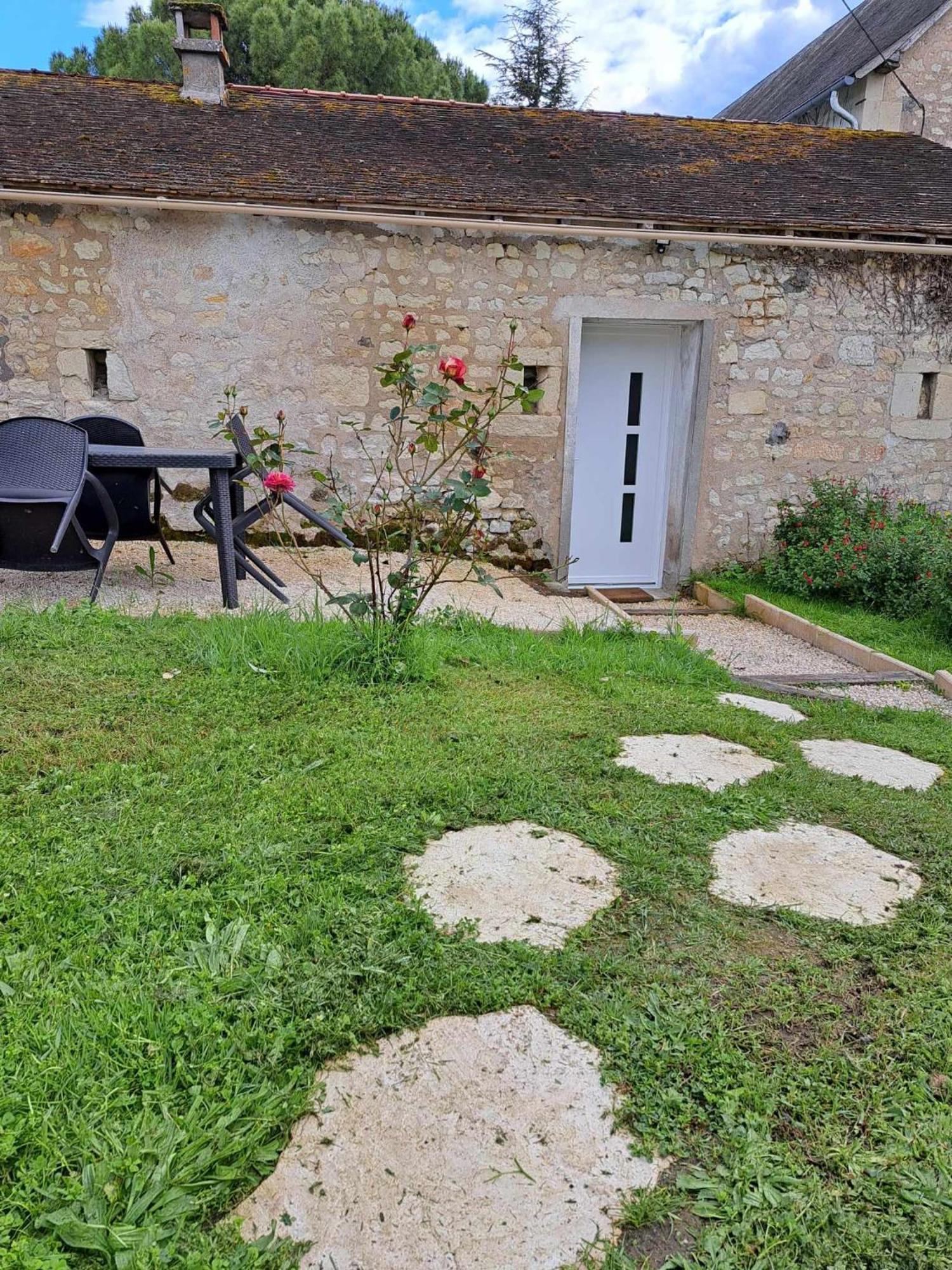 Logement Chaleureux Avec Parking Gratuit Oyre Dış mekan fotoğraf